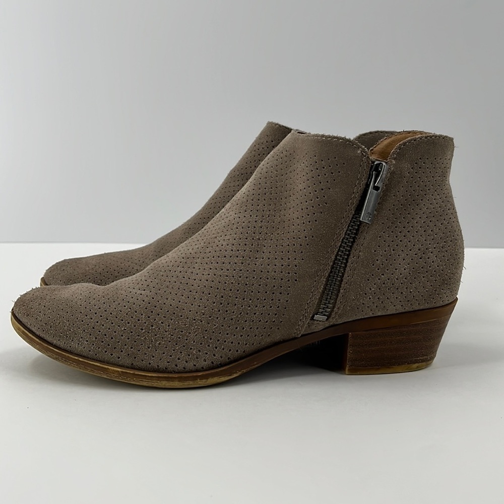 𝅺LUCKY Brand Suede Tan Perforated Laser Cut Ankle Boots Leather Size 7.5